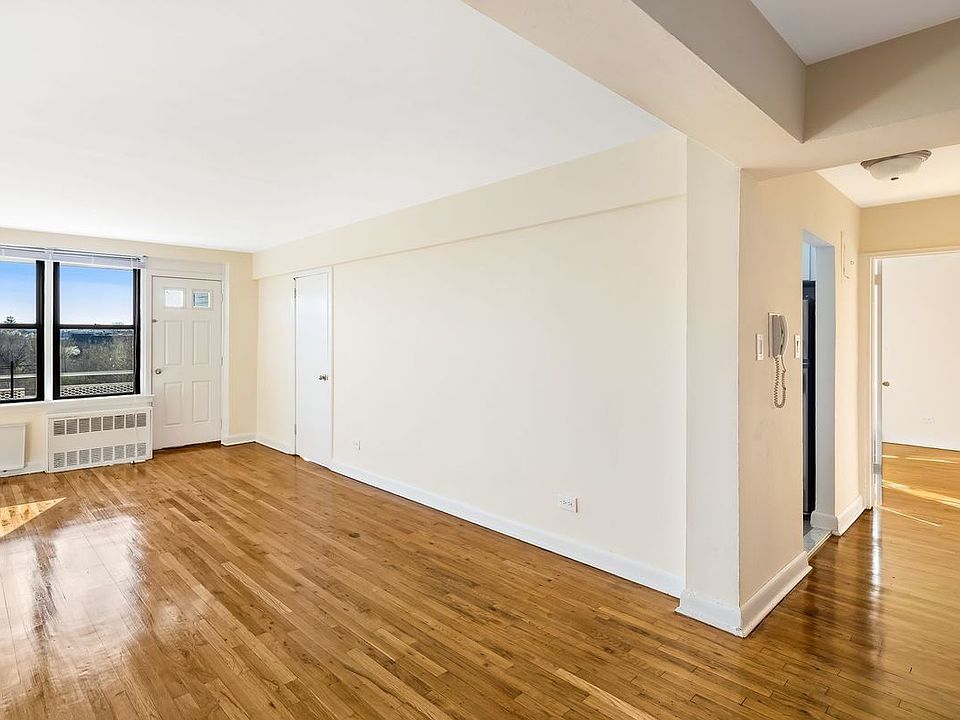 2nd image of 4415 Colden St APT 7F