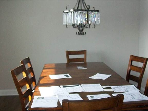 4th image of 10 Lee Gray Ct