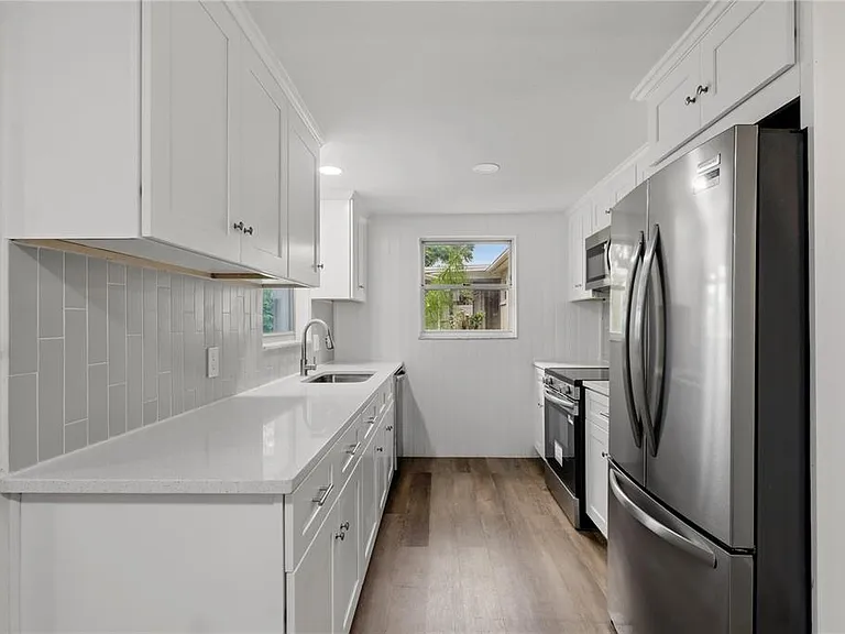 5165 Greenwood St — Photo 12