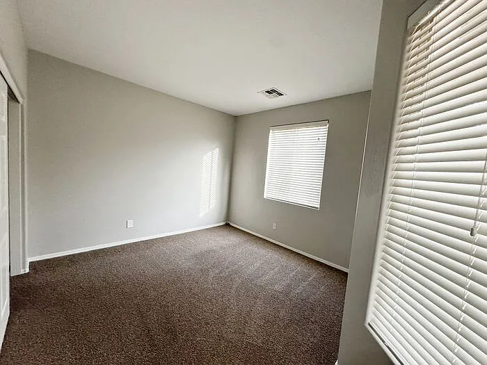 2421 W Ellis St — Photo 32