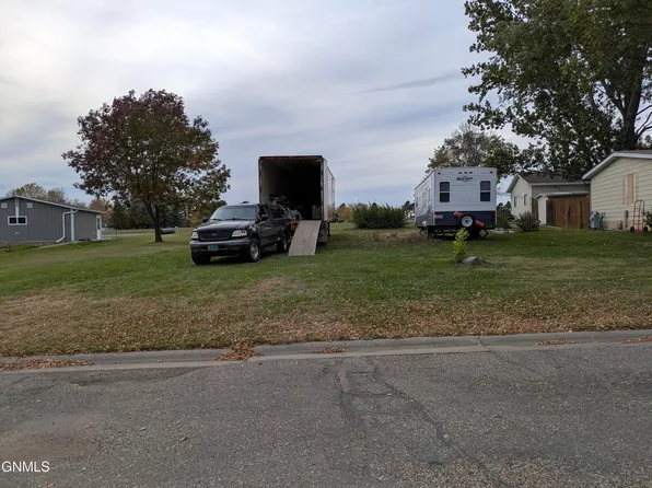 1228 Custer Dr, Washburn, ND 58577