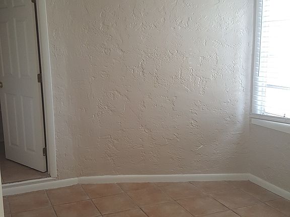 5th image of 203 Lytton Ct APT B