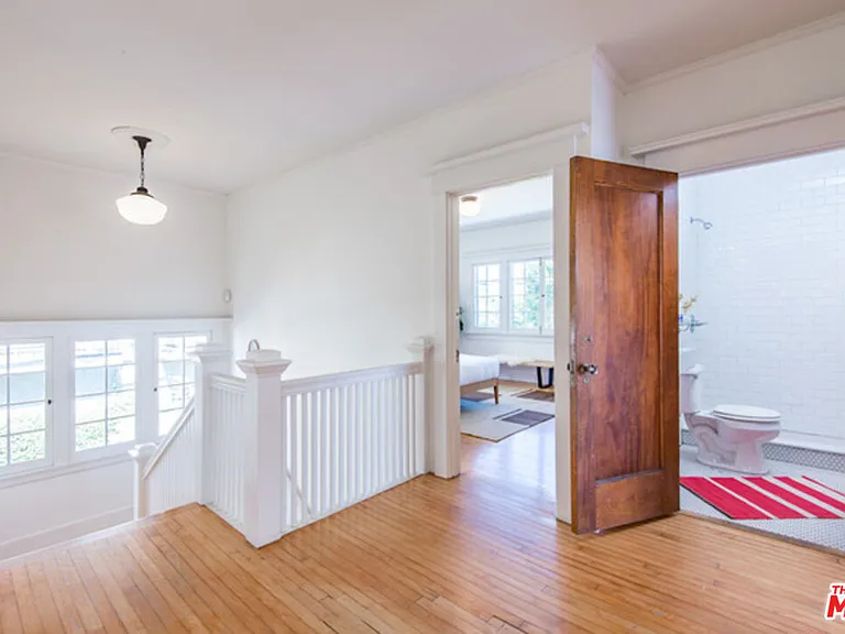 2417 Walgrove Ave — Photo 11