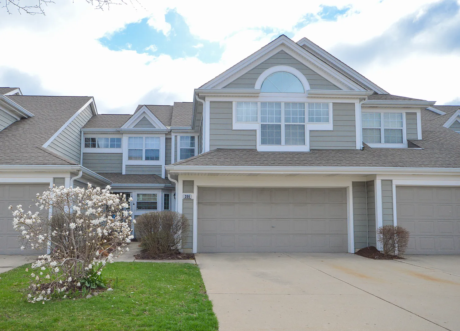 306 Woodstone Cir photo 1