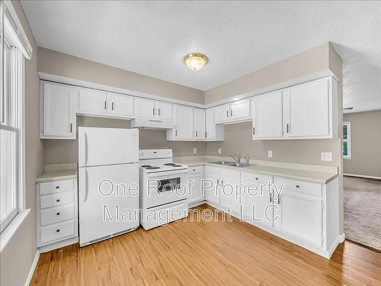 1909 Chateau Dr — Photo 1