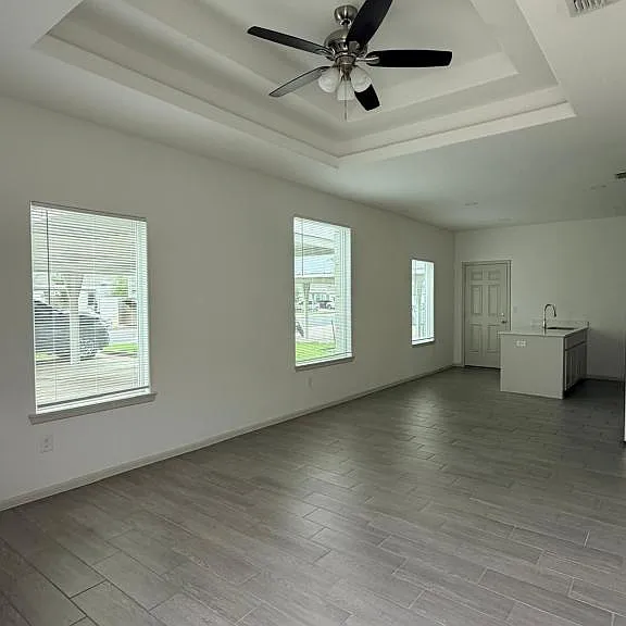 1504 Shavano Dr #3 — Photo 2