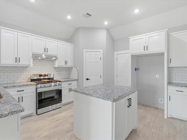5014 E Meadow Dr, Deer Park, TX 77536