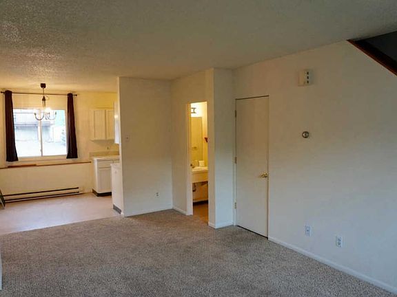 3rd image of 901 Rodgers St APT 1