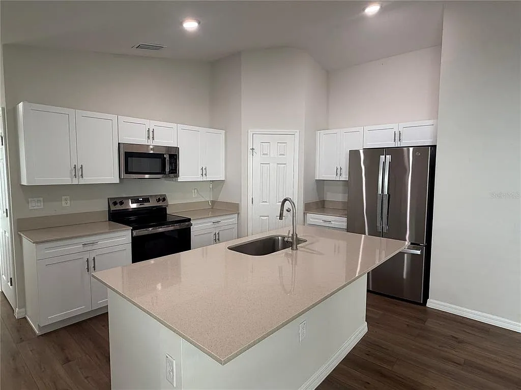3 bed, 2.0 bath, 1615 sqft, $2,000 — Photo 4