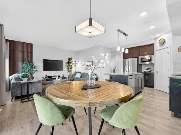 1803 Dumont Cres SW, Edmonton, AB T6W 3V8