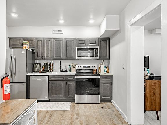 3rd image of 324-326 Darby Rd #1R