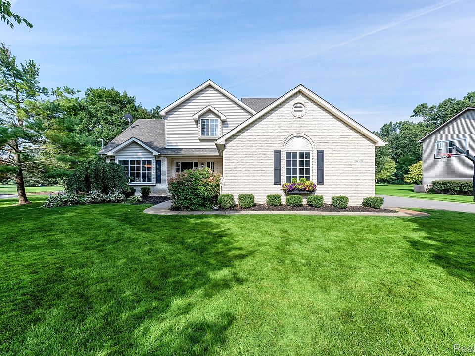 1st image of 21015 Greenbriar Ln