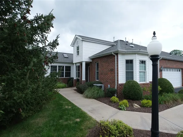 2302 Ambassador Ln, Valencia, PA 16059