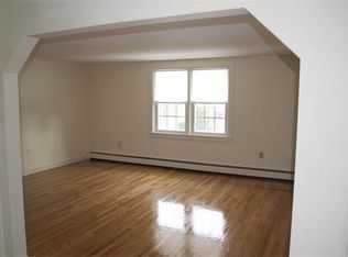 6 Union St APT 3, Foxboro, MA 02035