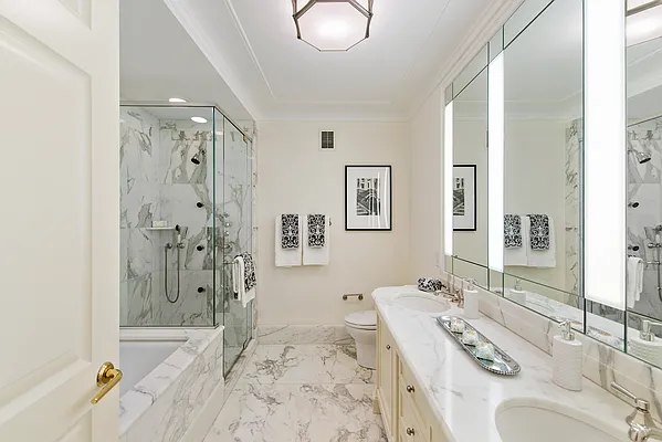 Sold by Mercedes Berk | media 8