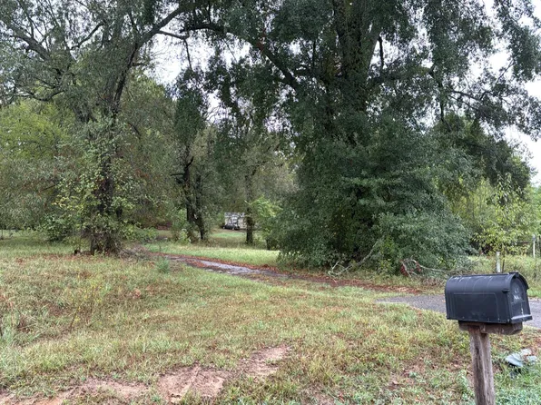 590 Blackberry Cir, Longview, TX 75603