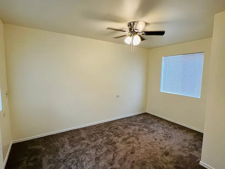 915 Defoe St — Photo 5