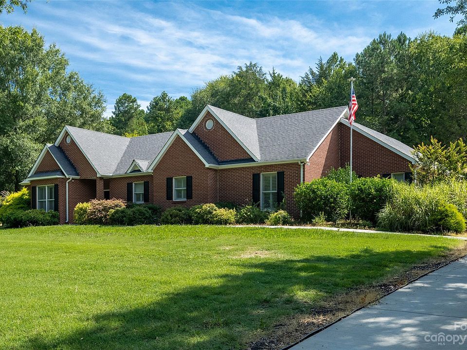 1st image of 920 Croatoan Dr