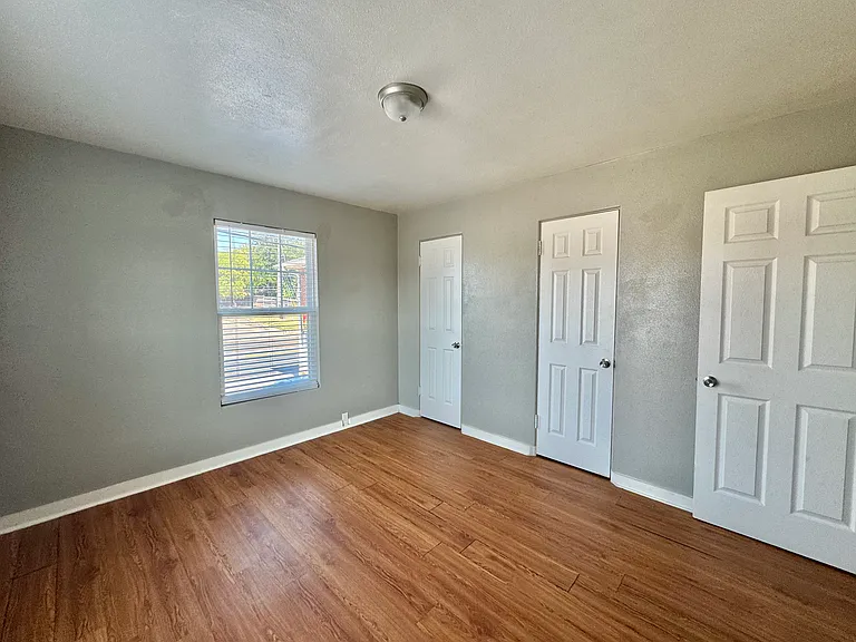 2038 NW 25th St #10 — Photo 15