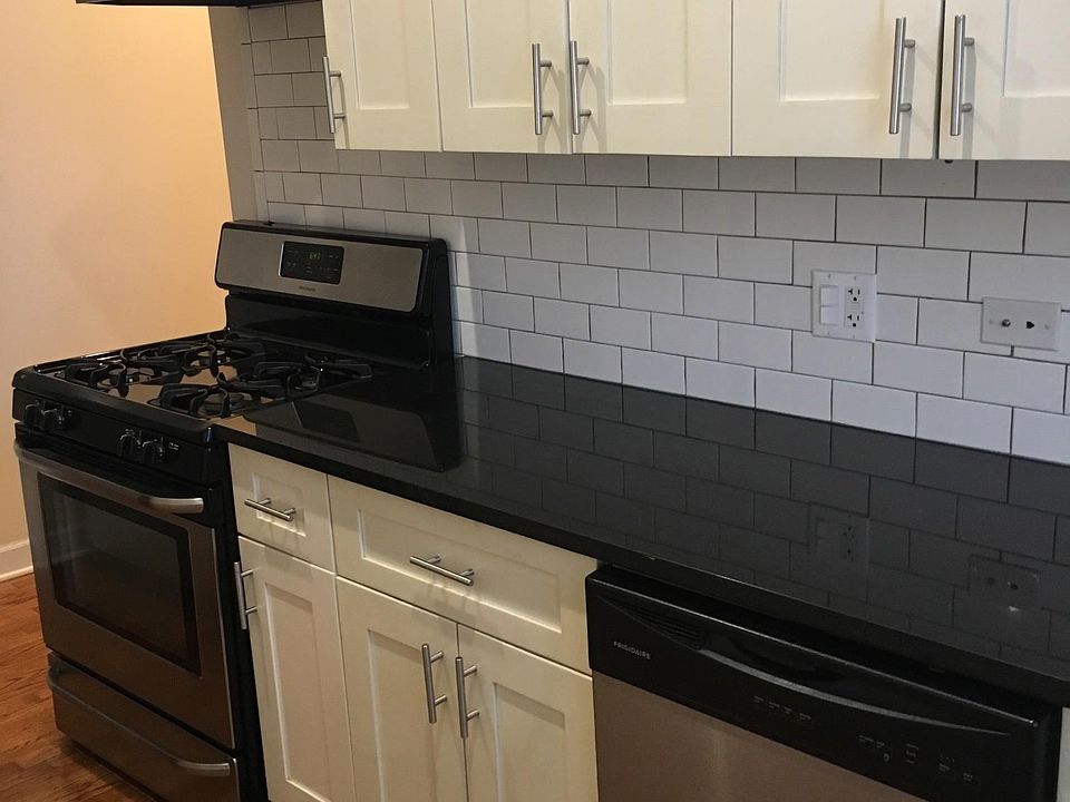 1st image of 851 W Cornelia Ave #12-L