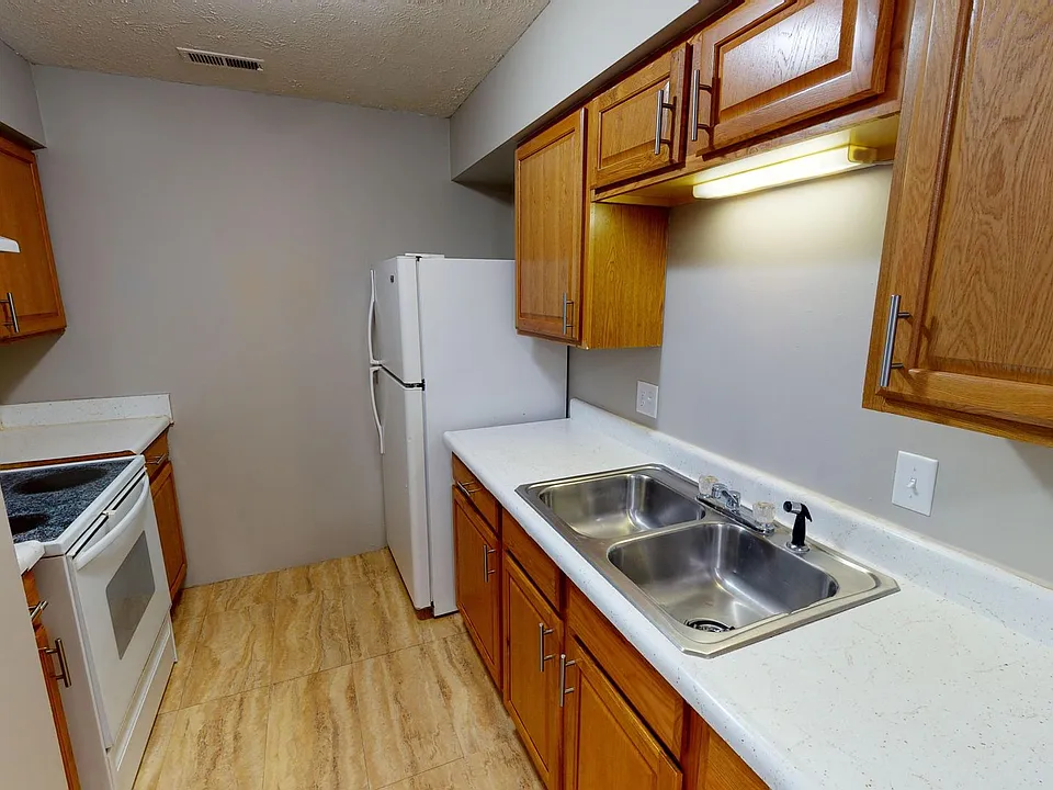 3220-3222 W 13th St