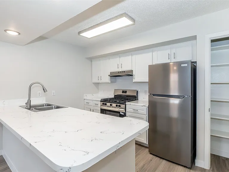 6008 N Lamar Blvd #204 — Photo 2