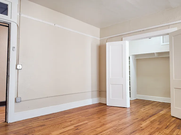 910 N. Oregon — Photo 15