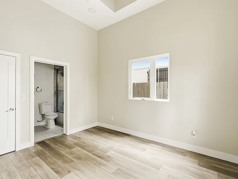 5257 Figueroa St — Photo 37