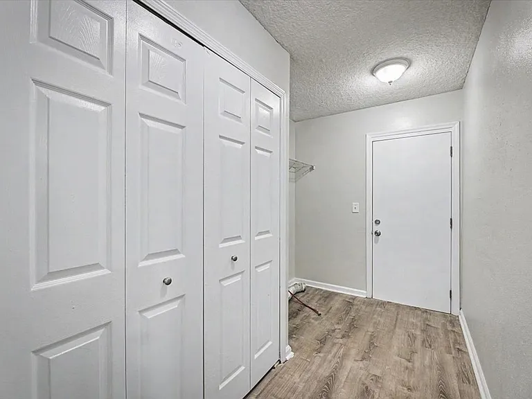 3303 Broadway Ave — Photo 12