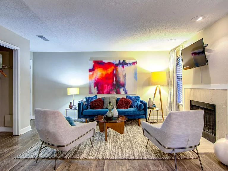 Barrington Hills Apartments — Photo 7