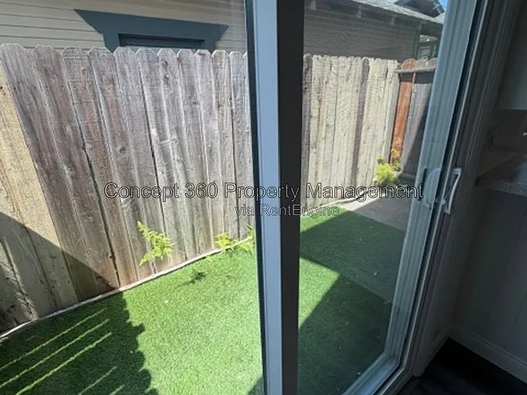 327 Molino Ave #4 — Photo 15