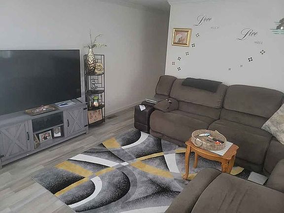 3rd image of 67 W Sourwood Dr