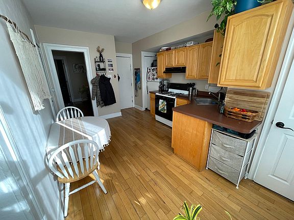 4th image of 81 Maple St APT 3