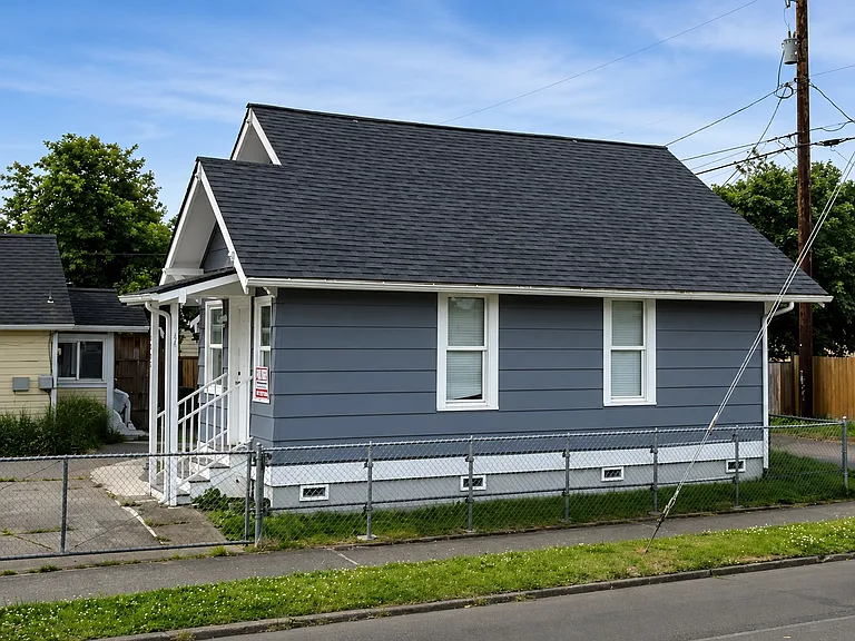 1902 Baker Ave — Photo 1