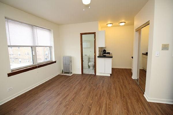 1st image of 4241 N Kenmore Ave Unit 212