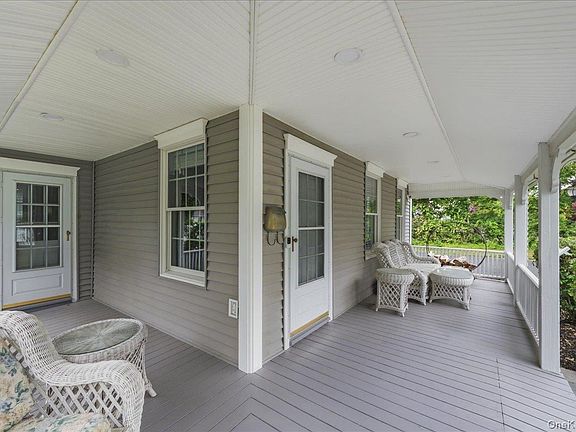 3rd image of 202 Bayport Avenue