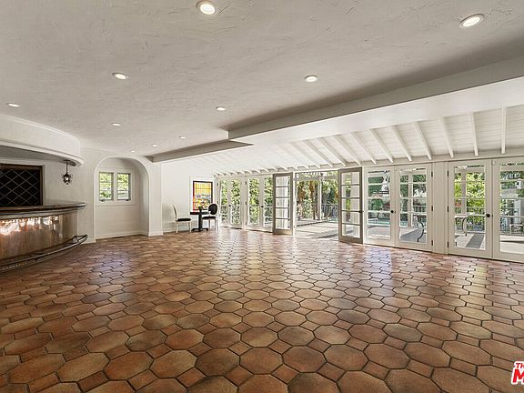 5th image of 512 N Palm Dr