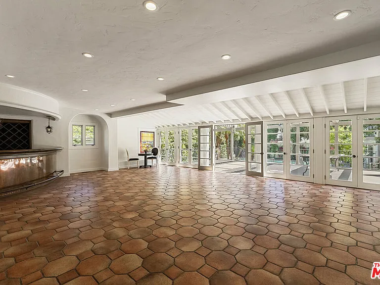 512 N Palm Dr — Photo 5
