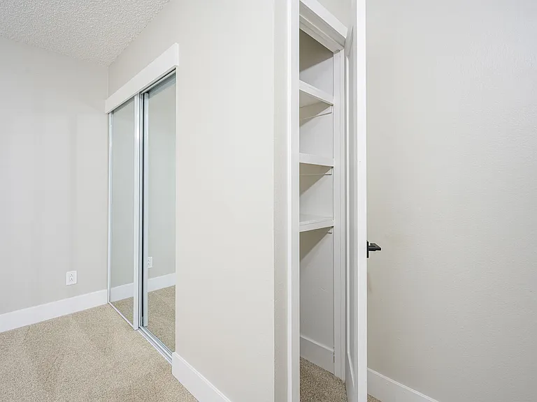 535 N Hobart Blvd — Photo 24