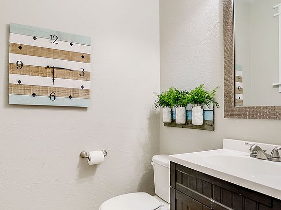 Darling 1/2 bath on main lvl