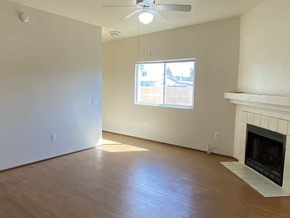 4th image of 2447 N Fair Oaks Ave #1