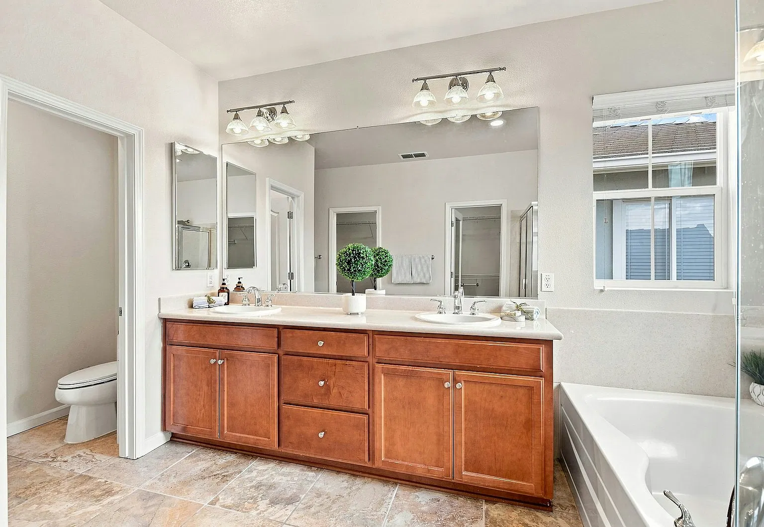 749 Ellerbrook St — Photo 3