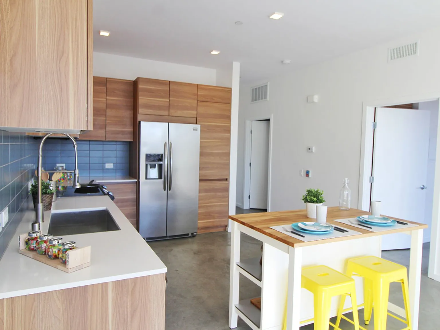 Crest-Urban Apartments — Photo 2