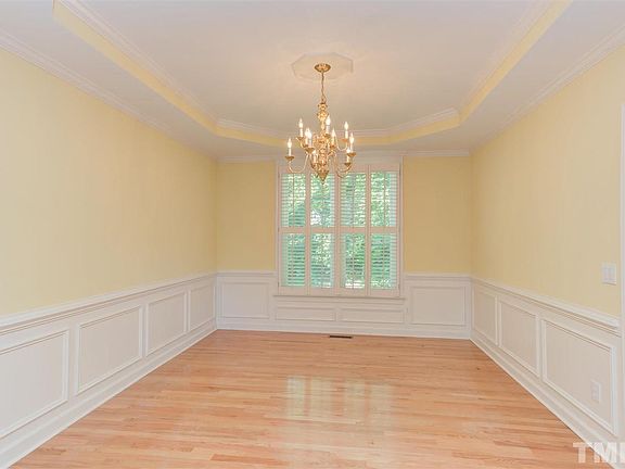 5th image of 302 Englewood Dr
