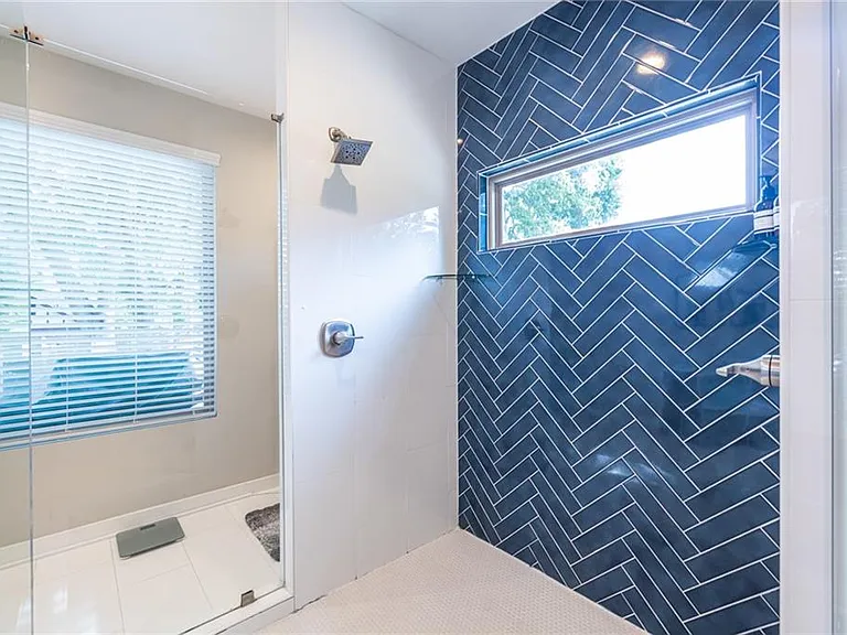 1450 May Ave SE — Photo 32