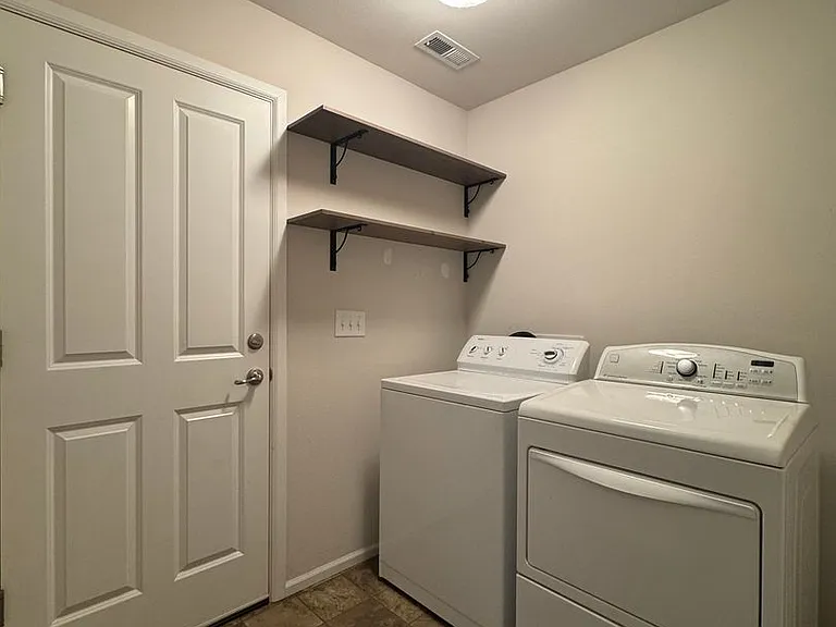 2502 N McIntosh St — Photo 11