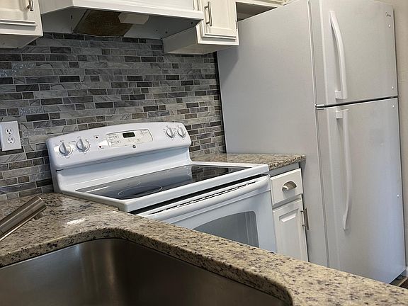 3rd image of 4885 El Camino Dr