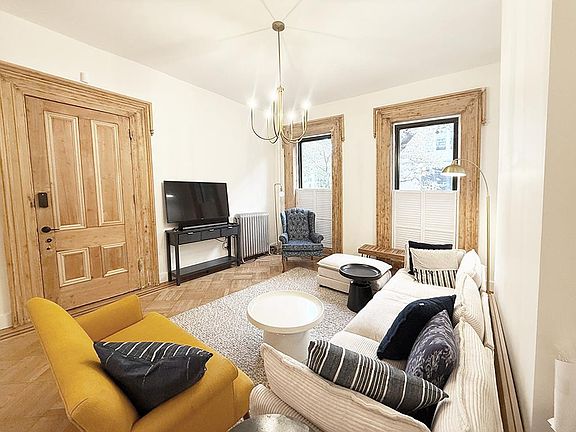 3rd image of 366 Clermont Ave Floor 1