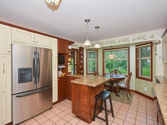 3rd image of 1446 Eastlake Dr
