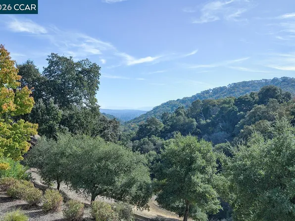 3028 Grey Eagle Dr, Walnut Creek, CA 94595